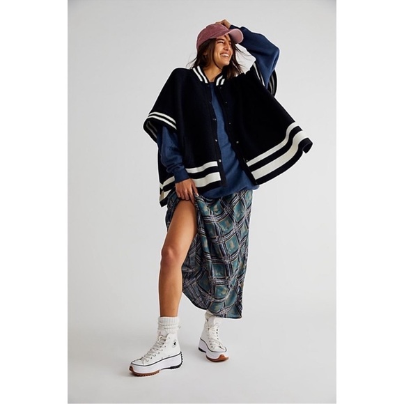 Free People | Pep Rally Poncho OS Black White Stripes - Picture 2 of 10